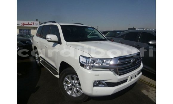 Acheter Import Voiture Toyota Land Cruiser Blanc à Import - Dubai, Ali Sabieh Region Acheter Import Voiture Toyota Land Cruiser Blanc à Import - Dubai, Ali Sabieh Region