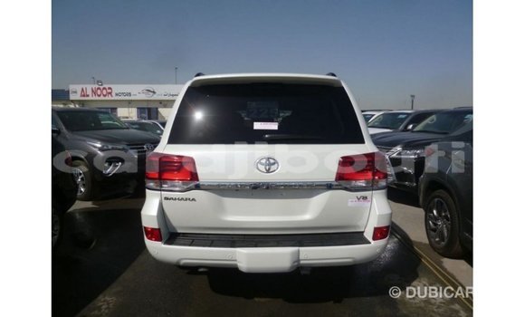 Acheter Import Voiture Toyota Land Cruiser Blanc à Import - Dubai, Ali Sabieh Region Acheter Import Voiture Toyota Land Cruiser Blanc à Import - Dubai, Ali Sabieh Region