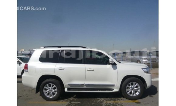 Acheter Import Voiture Toyota Land Cruiser Blanc à Import - Dubai, Ali Sabieh Region Acheter Import Voiture Toyota Land Cruiser Blanc à Import - Dubai, Ali Sabieh Region