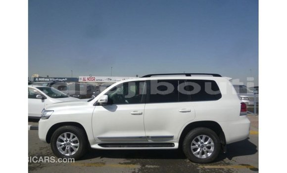 Acheter Import Voiture Toyota Land Cruiser Blanc à Import - Dubai, Ali Sabieh Region Acheter Import Voiture Toyota Land Cruiser Blanc à Import - Dubai, Ali Sabieh Region