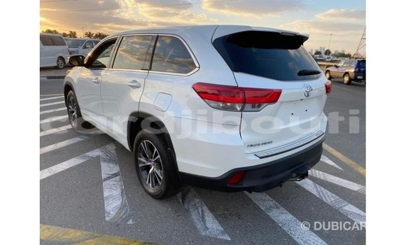 Buy Import Toyota Highlander White Car in Import - Dubai in Ali Sabieh Region Buy Import Toyota Highlander White Car in Import - Dubai in Ali Sabieh Region