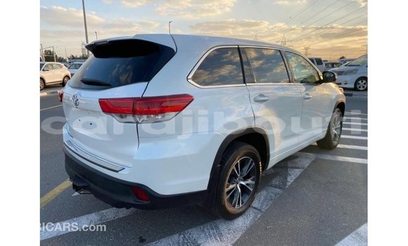 Buy Import Toyota Highlander White Car in Import - Dubai in Ali Sabieh Region Buy Import Toyota Highlander White Car in Import - Dubai in Ali Sabieh Region