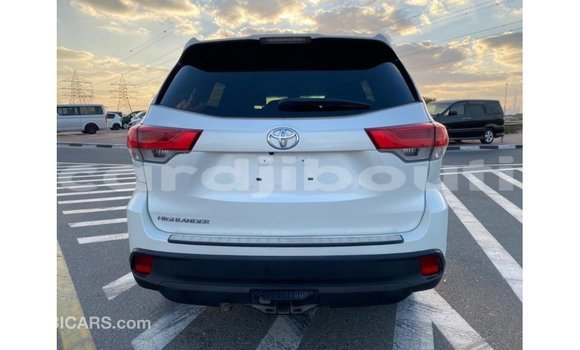 Buy Import Toyota Highlander White Car in Import - Dubai in Ali Sabieh Region Buy Import Toyota Highlander White Car in Import - Dubai in Ali Sabieh Region