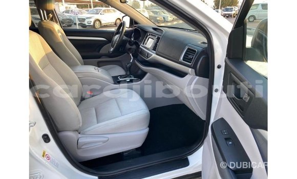 Buy Import Toyota Highlander White Car in Import - Dubai in Ali Sabieh Region Buy Import Toyota Highlander White Car in Import - Dubai in Ali Sabieh Region
