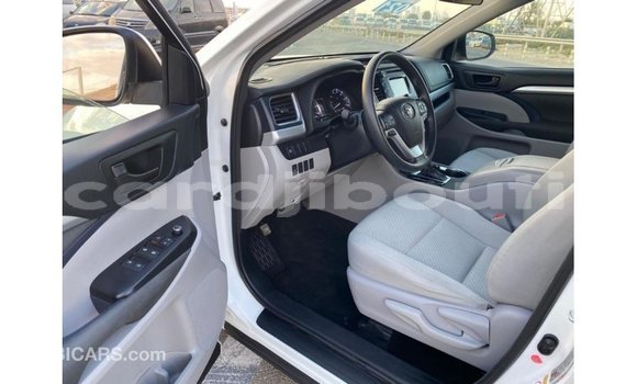 Buy Import Toyota Highlander White Car in Import - Dubai in Ali Sabieh Region Buy Import Toyota Highlander White Car in Import - Dubai in Ali Sabieh Region