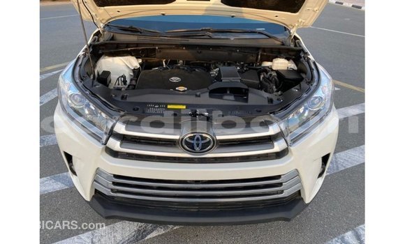 Buy Import Toyota Highlander White Car in Import - Dubai in Ali Sabieh Region Buy Import Toyota Highlander White Car in Import - Dubai in Ali Sabieh Region
