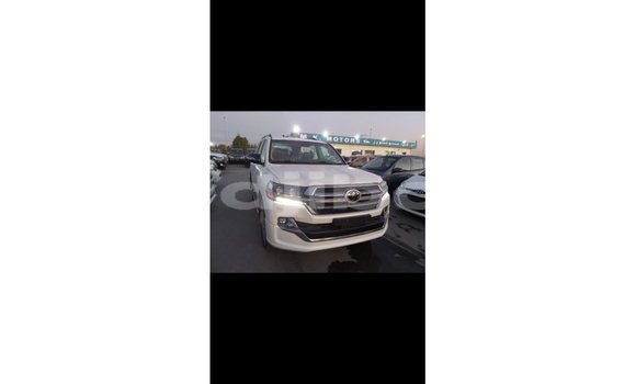 Buy Import Toyota Land Cruiser White Car in Import - Dubai in Ali Sabieh Region Buy Import Toyota Land Cruiser White Car in Import - Dubai in Ali Sabieh Region