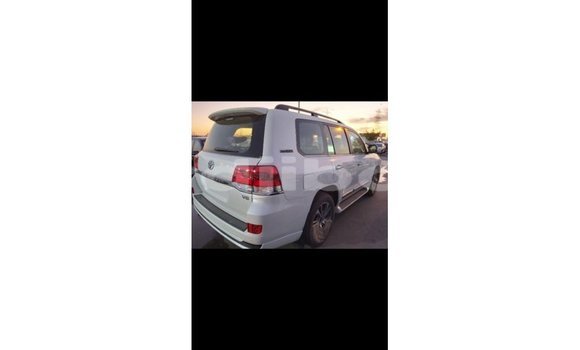 Buy Import Toyota Land Cruiser White Car in Import - Dubai in Ali Sabieh Region Buy Import Toyota Land Cruiser White Car in Import - Dubai in Ali Sabieh Region