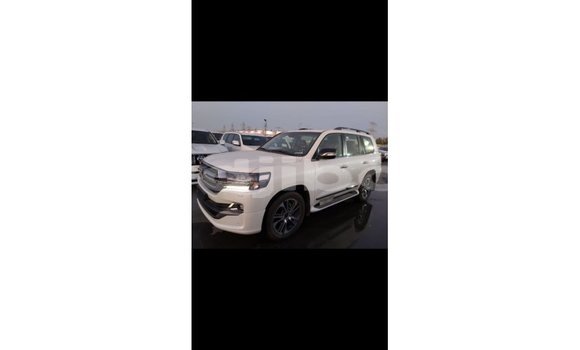 Buy Import Toyota Land Cruiser White Car in Import - Dubai in Ali Sabieh Region Buy Import Toyota Land Cruiser White Car in Import - Dubai in Ali Sabieh Region