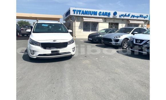 Acheter Import Voiture Kia Carnival Blanc à Import - Dubai, Ali Sabieh Region Acheter Import Voiture Kia Carnival Blanc à Import - Dubai, Ali Sabieh Region
