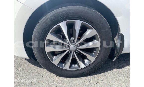 Acheter Import Voiture Kia Carnival Blanc à Import - Dubai, Ali Sabieh Region Acheter Import Voiture Kia Carnival Blanc à Import - Dubai, Ali Sabieh Region