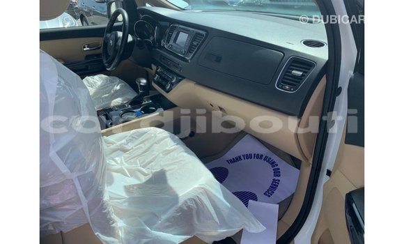 Acheter Import Voiture Kia Carnival Blanc à Import - Dubai, Ali Sabieh Region Acheter Import Voiture Kia Carnival Blanc à Import - Dubai, Ali Sabieh Region