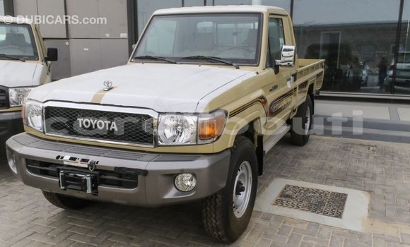 Acheter Import Voiture Toyota Land Cruiser Beige à Import - Dubai, Ali Sabieh Region Acheter Import Voiture Toyota Land Cruiser Beige à Import - Dubai, Ali Sabieh Region