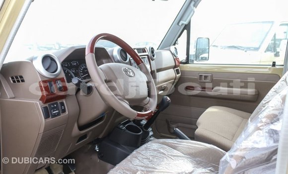 Acheter Import Voiture Toyota Land Cruiser Beige à Import - Dubai, Ali Sabieh Region Acheter Import Voiture Toyota Land Cruiser Beige à Import - Dubai, Ali Sabieh Region