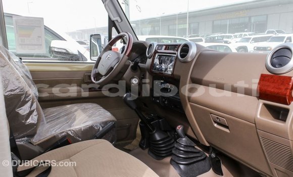 Acheter Import Voiture Toyota Land Cruiser Beige à Import - Dubai, Ali Sabieh Region Acheter Import Voiture Toyota Land Cruiser Beige à Import - Dubai, Ali Sabieh Region