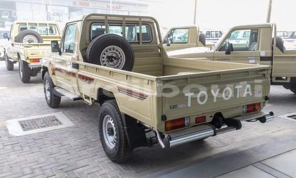 Acheter Import Voiture Toyota Land Cruiser Beige à Import - Dubai, Ali Sabieh Region Acheter Import Voiture Toyota Land Cruiser Beige à Import - Dubai, Ali Sabieh Region