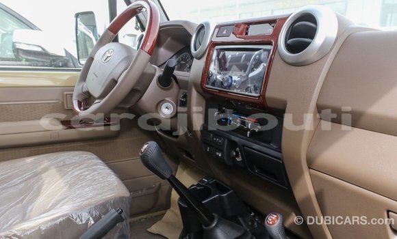 Acheter Import Voiture Toyota Land Cruiser Beige à Import - Dubai, Ali Sabieh Region Acheter Import Voiture Toyota Land Cruiser Beige à Import - Dubai, Ali Sabieh Region