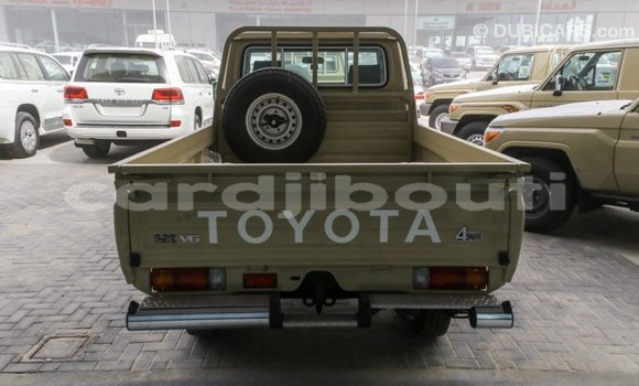 Acheter Import Voiture Toyota Land Cruiser Beige à Import - Dubai, Ali Sabieh Region Acheter Import Voiture Toyota Land Cruiser Beige à Import - Dubai, Ali Sabieh Region