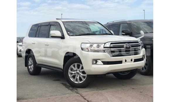 Acheter Import Voiture Toyota Land Cruiser Blanc à Import - Dubai, Ali Sabieh Region Acheter Import Voiture Toyota Land Cruiser Blanc à Import - Dubai, Ali Sabieh Region