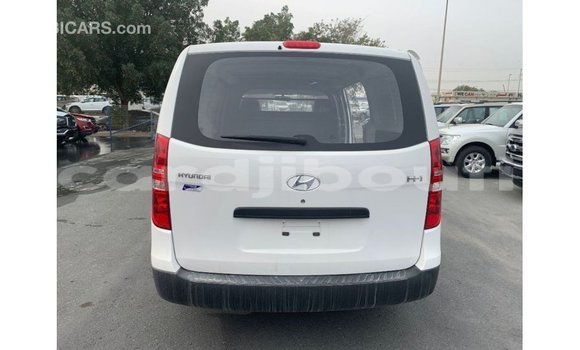 Acheter Import Voiture Hyundai Cargo Blanc à Import - Dubai, Ali Sabieh Region Acheter Import Voiture Hyundai Cargo Blanc à Import - Dubai, Ali Sabieh Region