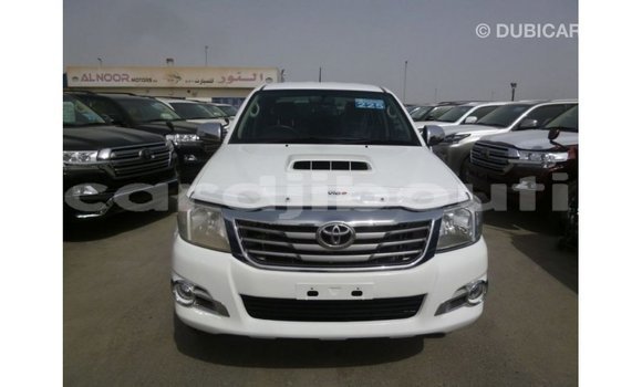 Acheter Import Voiture Toyota Hilux Blanc à Import - Dubai, Ali Sabieh Region Acheter Import Voiture Toyota Hilux Blanc à Import - Dubai, Ali Sabieh Region