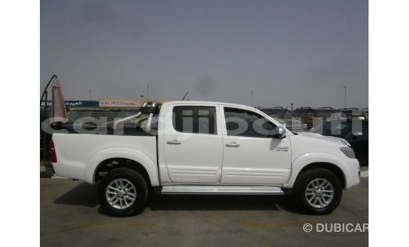 Acheter Import Voiture Toyota Hilux Blanc à Import - Dubai, Ali Sabieh Region Acheter Import Voiture Toyota Hilux Blanc à Import - Dubai, Ali Sabieh Region