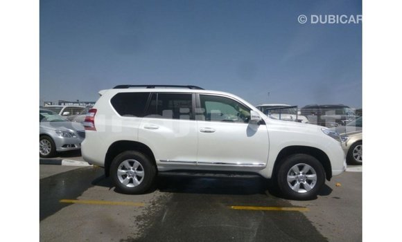 Acheter Import Voiture Toyota Prado Blanc à Import - Dubai, Ali Sabieh Region Acheter Import Voiture Toyota Prado Blanc à Import - Dubai, Ali Sabieh Region