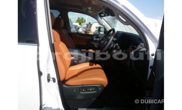 Acheter Import Voiture Lexus LX Blanc à Import - Dubai, Ali Sabieh Region Acheter Import Voiture Lexus LX Blanc à Import - Dubai, Ali Sabieh Region