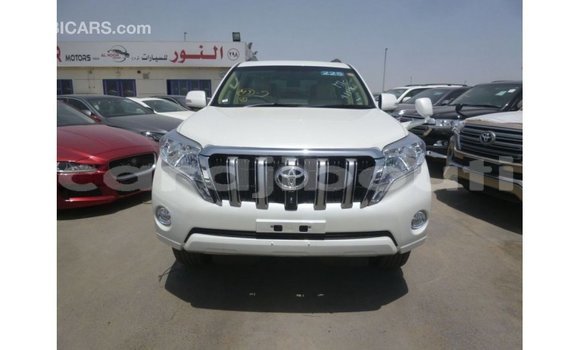 Acheter Import Voiture Toyota Prado Blanc à Import - Dubai, Ali Sabieh Region Acheter Import Voiture Toyota Prado Blanc à Import - Dubai, Ali Sabieh Region