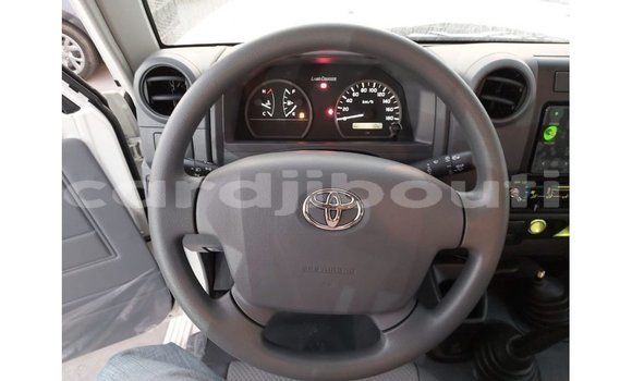 Buy Import Toyota Land Cruiser White Car in Import - Dubai in Ali Sabieh Region Buy Import Toyota Land Cruiser White Car in Import - Dubai in Ali Sabieh Region