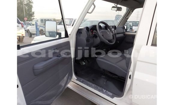 Buy Import Toyota Land Cruiser White Car in Import - Dubai in Ali Sabieh Region Buy Import Toyota Land Cruiser White Car in Import - Dubai in Ali Sabieh Region