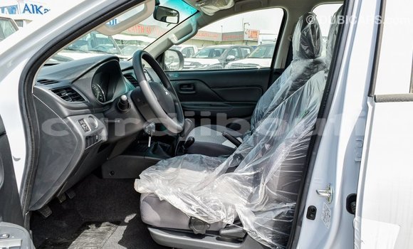 Acheter Import Voiture Mitsubishi L200 Blanc à Import - Dubai, Ali Sabieh Region Acheter Import Voiture Mitsubishi L200 Blanc à Import - Dubai, Ali Sabieh Region
