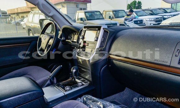 Acheter Import Voiture Toyota Land Cruiser Blanc à Import - Dubai, Ali Sabieh Region Acheter Import Voiture Toyota Land Cruiser Blanc à Import - Dubai, Ali Sabieh Region