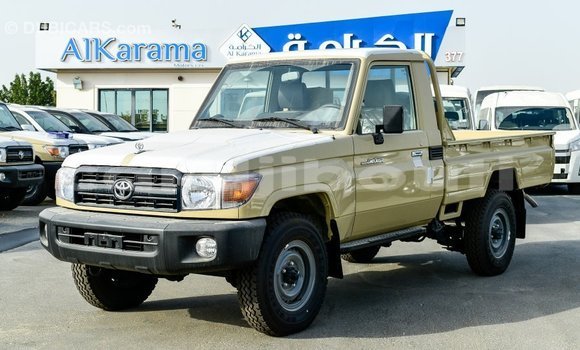 Acheter Import Voiture Toyota Land Cruiser Beige à Import - Dubai, Ali Sabieh Region Acheter Import Voiture Toyota Land Cruiser Beige à Import - Dubai, Ali Sabieh Region