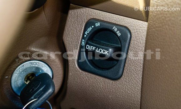 Acheter Import Voiture Toyota Land Cruiser Beige à Import - Dubai, Ali Sabieh Region Acheter Import Voiture Toyota Land Cruiser Beige à Import - Dubai, Ali Sabieh Region