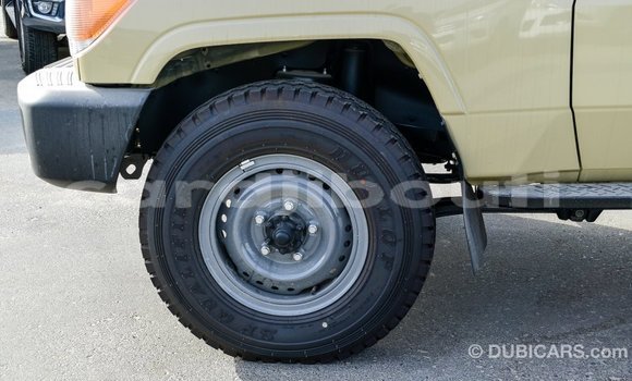 Acheter Import Voiture Toyota Land Cruiser Beige à Import - Dubai, Ali Sabieh Region Acheter Import Voiture Toyota Land Cruiser Beige à Import - Dubai, Ali Sabieh Region