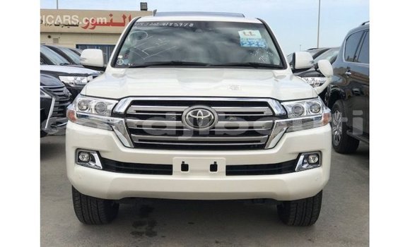 Acheter Import Voiture Toyota Land Cruiser Blanc à Import - Dubai, Ali Sabieh Region Acheter Import Voiture Toyota Land Cruiser Blanc à Import - Dubai, Ali Sabieh Region
