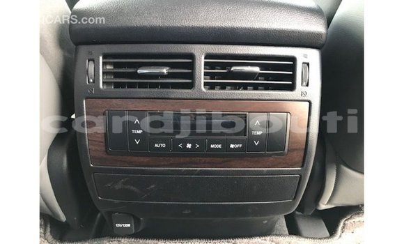 Acheter Import Voiture Toyota Land Cruiser Blanc à Import - Dubai, Ali Sabieh Region Acheter Import Voiture Toyota Land Cruiser Blanc à Import - Dubai, Ali Sabieh Region