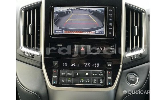 Acheter Import Voiture Toyota Land Cruiser Blanc à Import - Dubai, Ali Sabieh Region Acheter Import Voiture Toyota Land Cruiser Blanc à Import - Dubai, Ali Sabieh Region