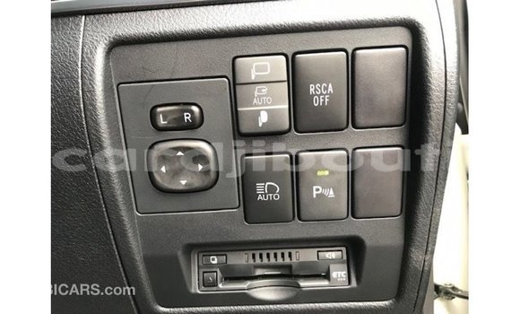 Acheter Import Voiture Toyota Land Cruiser Blanc à Import - Dubai, Ali Sabieh Region Acheter Import Voiture Toyota Land Cruiser Blanc à Import - Dubai, Ali Sabieh Region