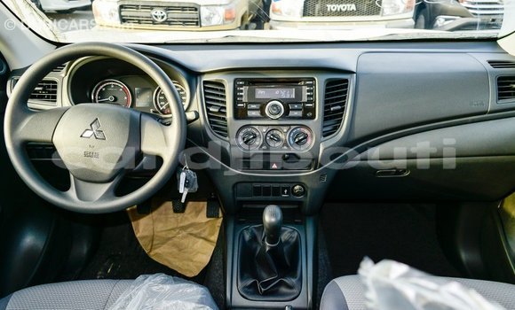 Acheter Import Voiture Mitsubishi L200 Blanc à Import - Dubai, Ali Sabieh Region Acheter Import Voiture Mitsubishi L200 Blanc à Import - Dubai, Ali Sabieh Region