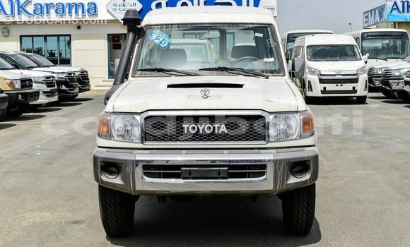 Acheter Import Voiture Toyota Land Cruiser Blanc à Import - Dubai, Ali Sabieh Region Acheter Import Voiture Toyota Land Cruiser Blanc à Import - Dubai, Ali Sabieh Region