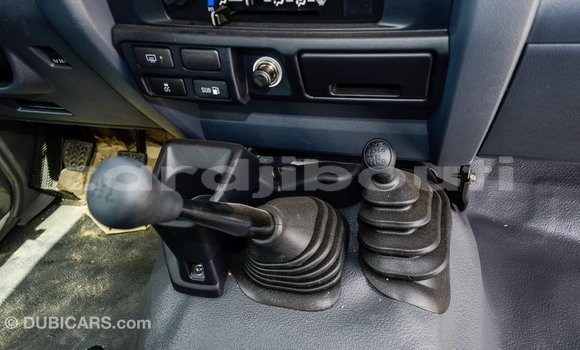 Acheter Import Voiture Toyota Land Cruiser Blanc à Import - Dubai, Ali Sabieh Region Acheter Import Voiture Toyota Land Cruiser Blanc à Import - Dubai, Ali Sabieh Region