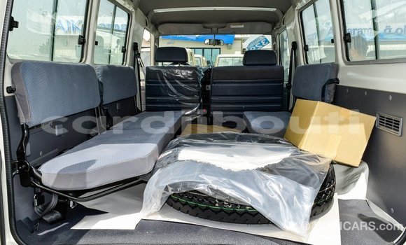 Acheter Import Voiture Toyota Land Cruiser Blanc à Import - Dubai, Ali Sabieh Region Acheter Import Voiture Toyota Land Cruiser Blanc à Import - Dubai, Ali Sabieh Region