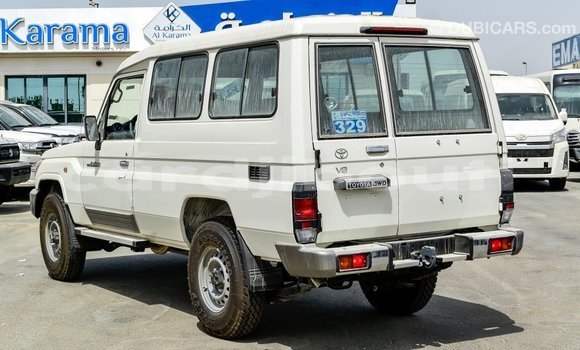 Acheter Import Voiture Toyota Land Cruiser Blanc à Import - Dubai, Ali Sabieh Region Acheter Import Voiture Toyota Land Cruiser Blanc à Import - Dubai, Ali Sabieh Region