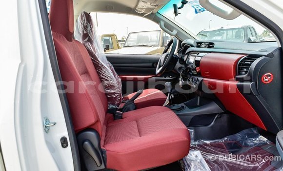 Acheter Import Voiture Toyota Hilux Blanc à Import - Dubai, Ali Sabieh Region Acheter Import Voiture Toyota Hilux Blanc à Import - Dubai, Ali Sabieh Region