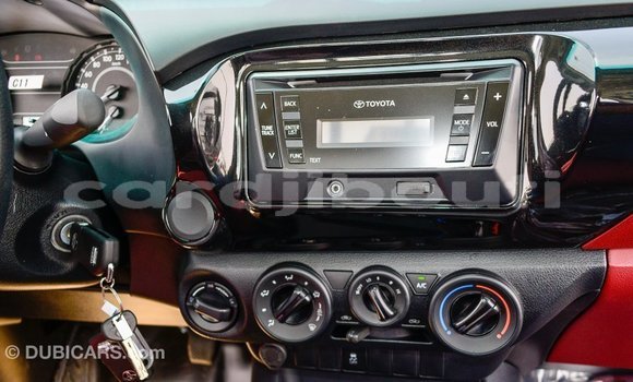 Acheter Import Voiture Toyota Hilux Blanc à Import - Dubai, Ali Sabieh Region Acheter Import Voiture Toyota Hilux Blanc à Import - Dubai, Ali Sabieh Region