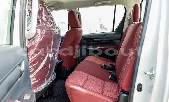 Acheter Import Voiture Toyota Hilux Blanc à Import - Dubai, Ali Sabieh Region Acheter Import Voiture Toyota Hilux Blanc à Import - Dubai, Ali Sabieh Region