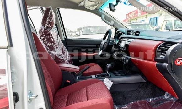 Acheter Import Voiture Toyota Hilux Blanc à Import - Dubai, Ali Sabieh Region Acheter Import Voiture Toyota Hilux Blanc à Import - Dubai, Ali Sabieh Region