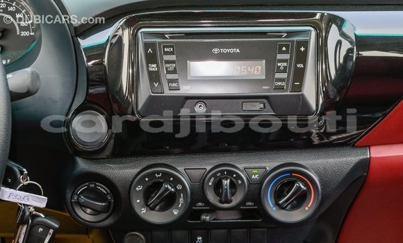 Acheter Import Voiture Toyota Hilux Blanc à Import - Dubai, Ali Sabieh Region Acheter Import Voiture Toyota Hilux Blanc à Import - Dubai, Ali Sabieh Region